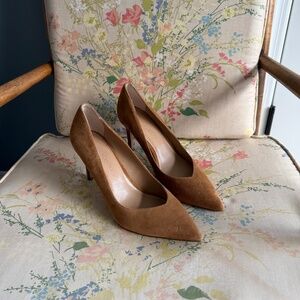 Banana republic suede pumps in size 8.